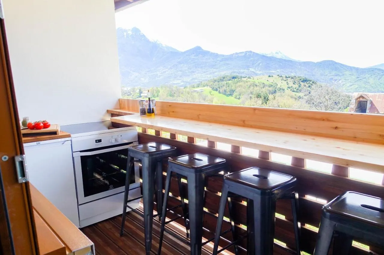 Appartement Studio LUMINEUX vue Lac de SERRE-PONCON ! à Prunières