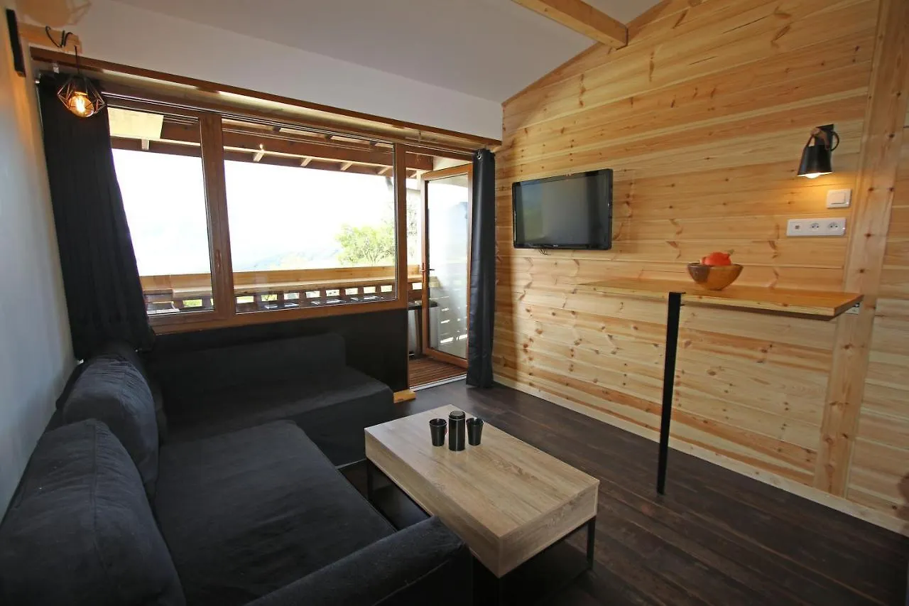 Appartement Studio LUMINEUX vue Lac de SERRE-PONCON ! à Prunières