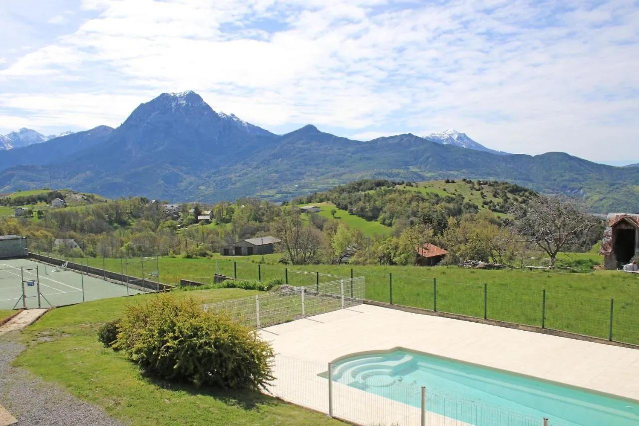 Appartement Studio LUMINEUX vue Lac de SERRE-PONCON ! à Prunières 0*,  France